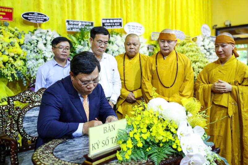 Lãnh đạo Đảng, Nhà nước, MTTQ Việt Nam viếng tang trưởng lão hòa thượng Thích Trí Tịnh- Ảnh 9.