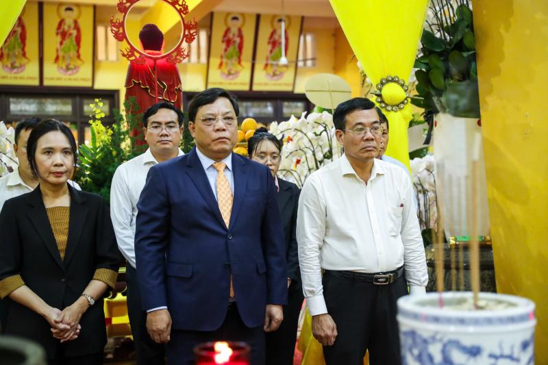 Lãnh đạo Đảng, Nhà nước, MTTQ Việt Nam viếng tang trưởng lão hòa thượng Thích Trí Tịnh- Ảnh 7.