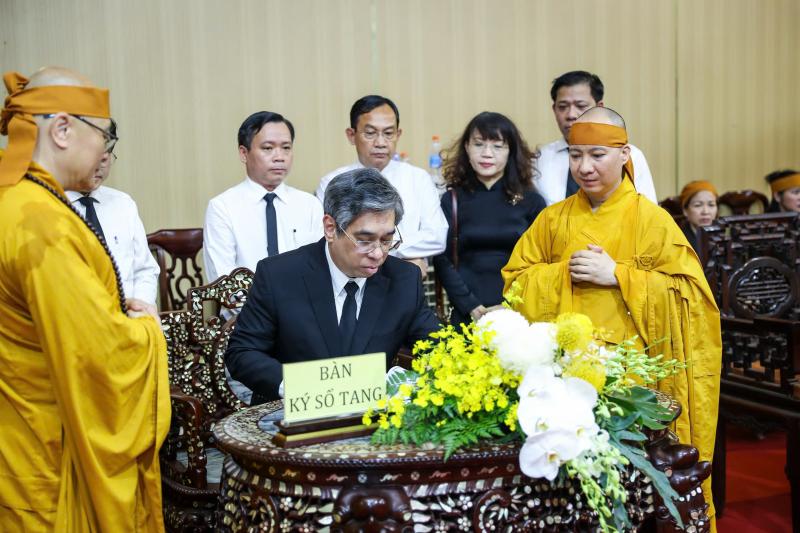Lãnh đạo TP.HCM viếng trưởng lão hòa thượng Thích Trí Tịnh- Ảnh 4.