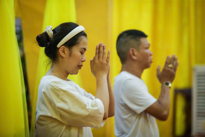 Người dân, phật tử TP.HCM viếng trưởng lão hòa thượng Thích Trí Tịnh ở chùa Vĩnh Nghiêm - Ảnh 6.