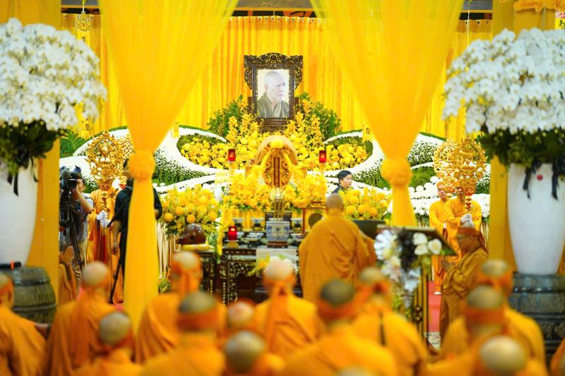 GHPGVN tiễn đưa kim quan trưởng lão hòa thượng Thích Trí Tịnh rời chùa Vĩnh Nghiêm - Ảnh 1.