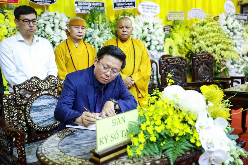 Lãnh đạo Đảng, Nhà nước, MTTQ Việt Nam viếng tang trưởng lão hòa thượng Thích Trí Tịnh- Ảnh 6.