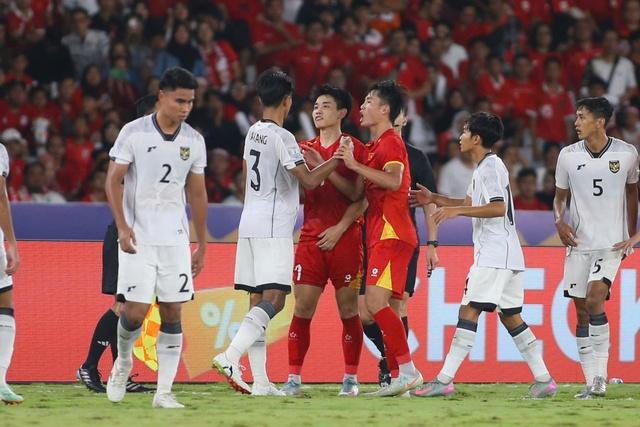 U.23 Indonesia gọi nhiều cầu thủ nhập tịch dự SEA Games 33, CĐV tranh cãi: Vì sao?- Ảnh 1.