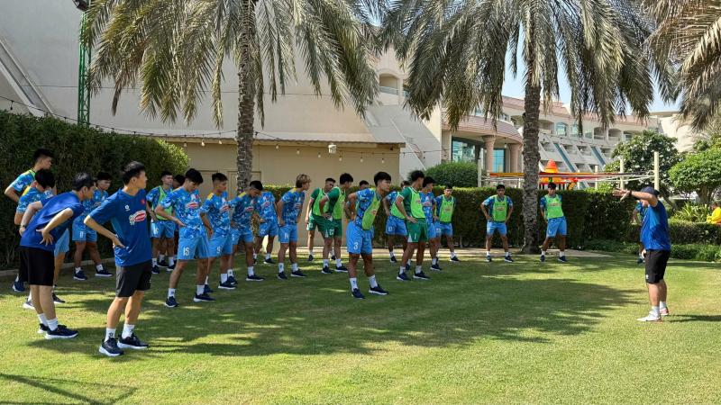 U.23 Việt Nam tập sân chuẩn FIFA đẹp nhất UAE, sẵn sàng đọ sức đối thủ cực mạnh Qatar- Ảnh 3.