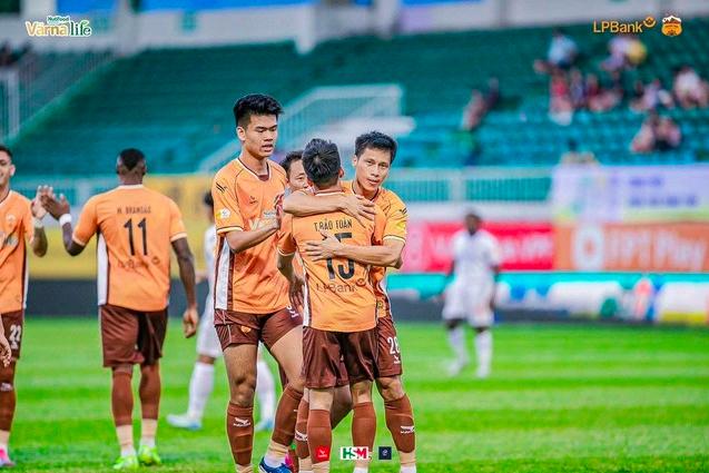 U.23 Việt Nam gọi trung vệ cao 1,95 m và tiền đạo 1,67 m: Tại sao không?
- Ảnh 1.