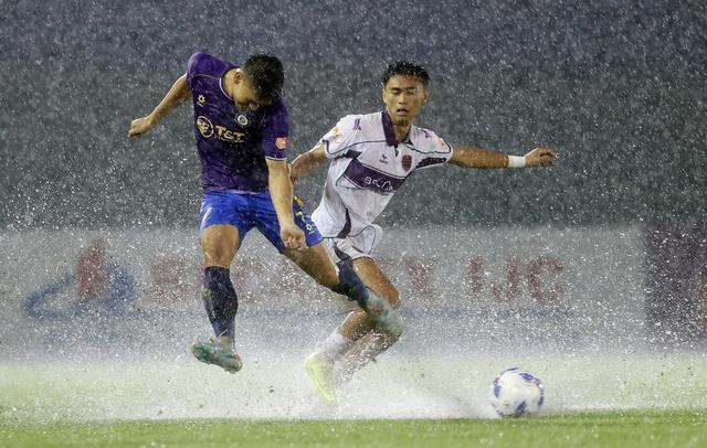 Đỗ Hoàng Hên ghi bàn giúp HLV Harry Kewell cùng Hà Nội thắng ngược nghẹt thở: ‘Tôi rất hạnh phúc’- Ảnh 2.