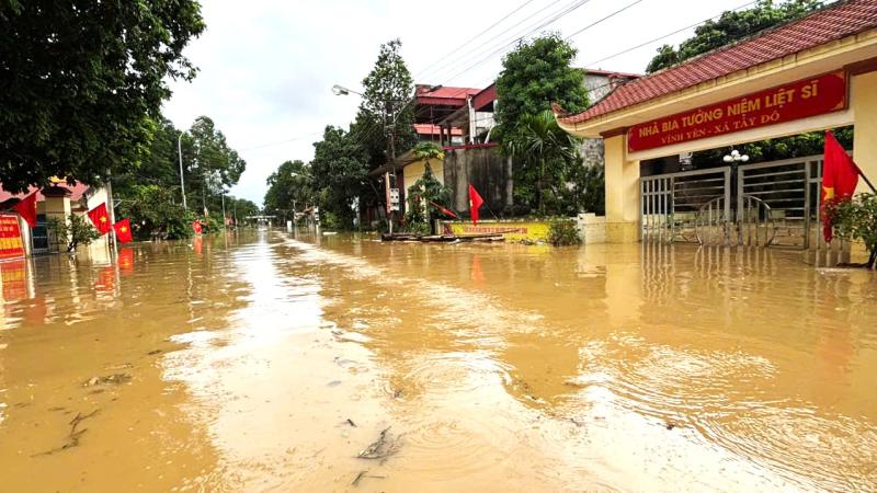 Hơn 15 . 000 Nhà dân ở thanh hóa chìm trong biển nước do mưa lũ - Ảnh 7.