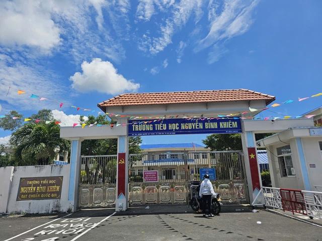 Thầy giáo Nguyễn Bỉnh Khiêm bị tố đánh học sinh: Sự thật gây sốc từ phụ huynh - Ảnh 1.