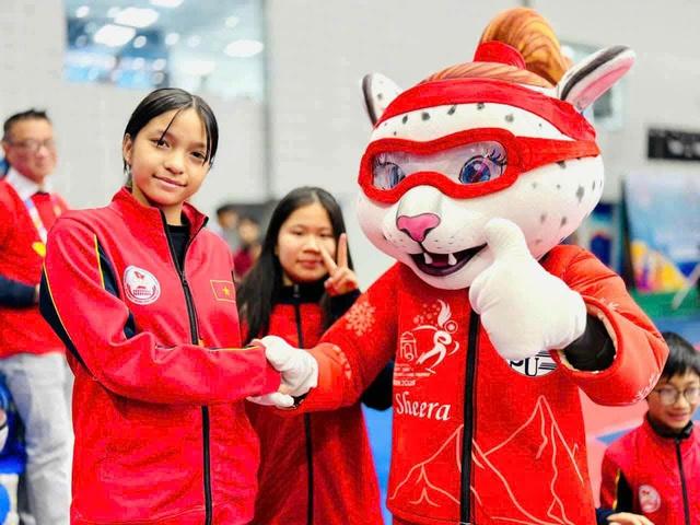 Nữ sinh 12 tuổi giành huy chương quốc tế môn trượt băng tốc độ - Ảnh 1.