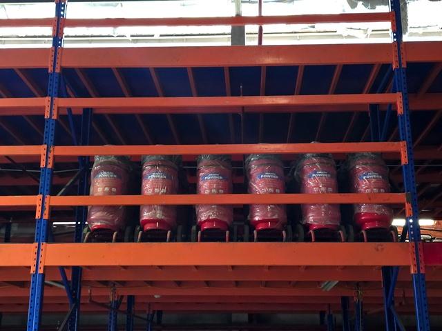 Triệt phá vụ sản xuất, tiêu thụ 3 triệu bình chữa cháy giả thu về hơn 1.000 tỉ - Ảnh 2.