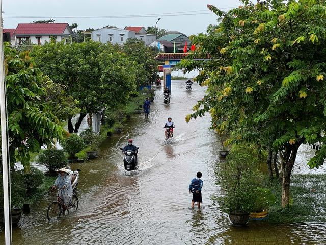 Huế thông báo khẩn cho học sinh nghỉ học tránh bão lụt từ chiều 22 . 10 - Ảnh 5.