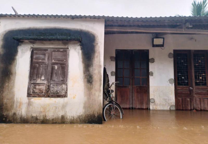 Đà Nẵng: 'Rốn lũ' bị nước lũ bao vây, 4.300 người dân bị cô lập hoàn toàn - Ảnh 9.