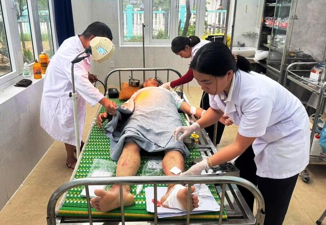 Đà Nẵng: Thêm một vụ sạt lở núi nghiêm trọng vùi lấp người điều khiển xe múc- Ảnh 2.