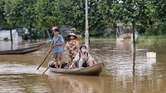 Quảng Ngãi: Nước lũ dâng nhanh, dân bỏ nhà chạy lũ- Ảnh 4.