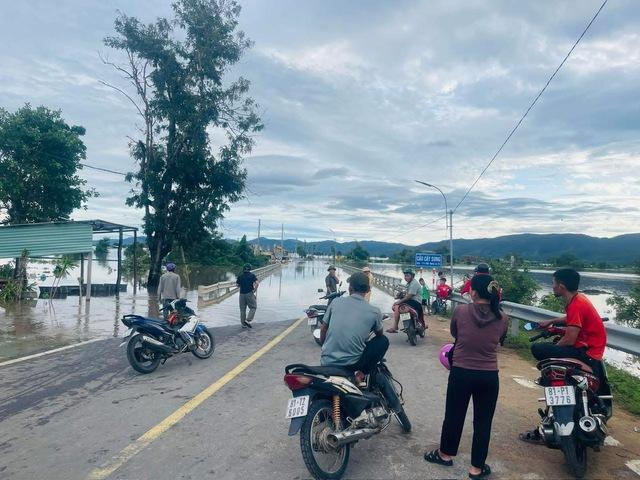 Gia Lai: Quốc lộ 25, đường Trường Sơn Đông bị chia cắt do bão Kalmaegi - Ảnh 4.
