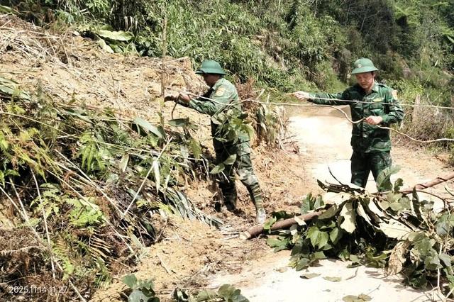 Đà Nẵng: Xác định danh tính 3 người nghi bị vùi lấp sau vụ sạt lở núi- Ảnh 2.