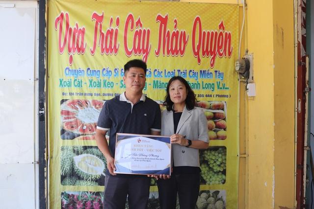 Tổng cục du lịch Hàn Quốc khen người bán trái cây tốt bụng ở Phú Quốc - Ảnh 1.