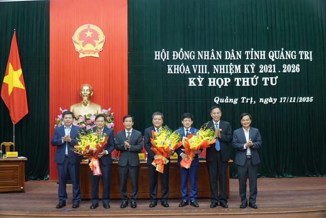 Quảng Trị có tân Chủ tịch, Phó chủ tịch UBND tỉnh- Ảnh 1.