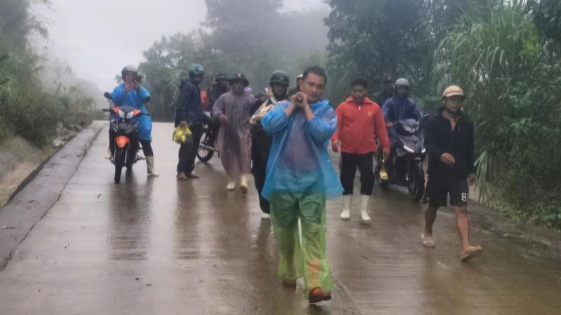 Đà Nẵng: Mưa lớn gây sạt lở, vùi lấp 6 nhà dân- Ảnh 2.
