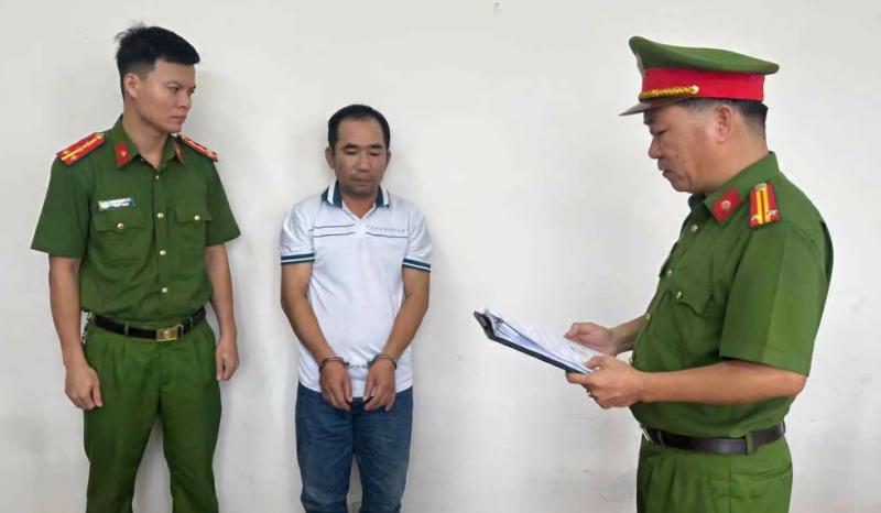 Bắt tạm giam người đàn ông dùng dao đâm bạn nhậu- Ảnh 1.