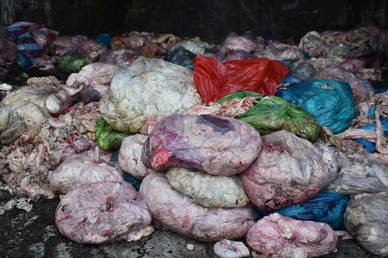 Đà Nẵng: Rùng mình cơ sở nấu mỡ động vật bẩn hoạt động giữa nghĩa trang- Ảnh 3.