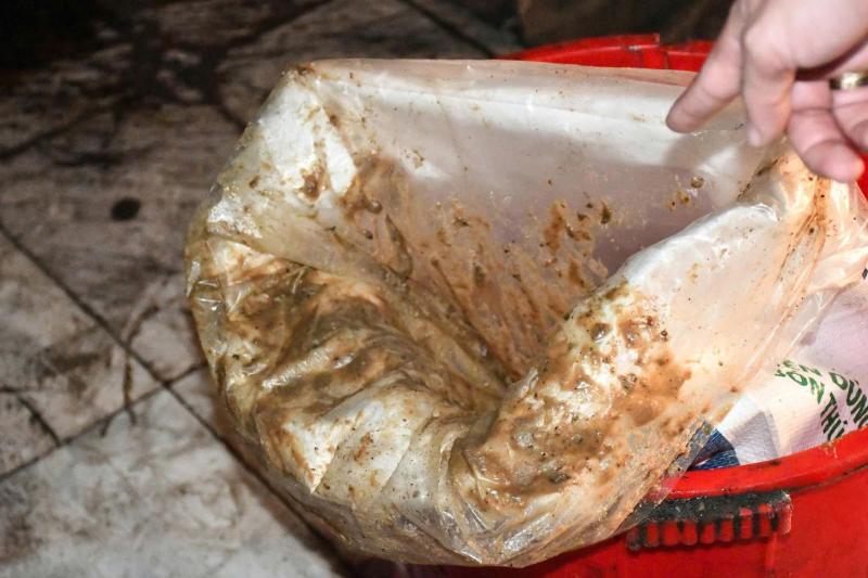 Đà Nẵng: Rùng mình cơ sở nấu mỡ động vật bẩn hoạt động giữa nghĩa trang- Ảnh 8.