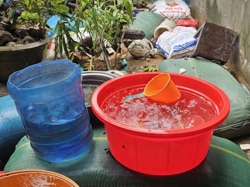 Nước sạch cạn kiệt ở Đắk Lắk: Người Đông Hòa hứng từng giọt mưa quý như vàng- Ảnh 3.