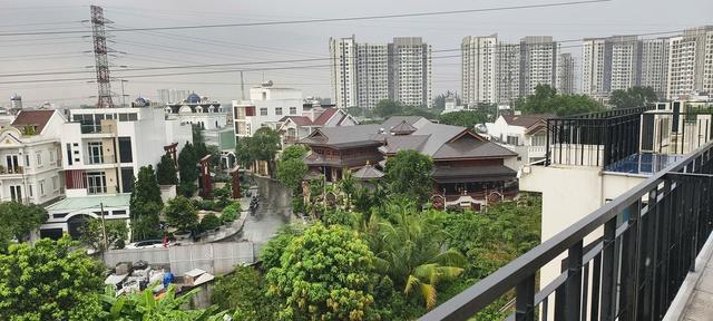 Nhiều cảnh sát có mặt tại biệt phủ thẩm mỹ viện Mailisa rộng 1.000 m2 - Ảnh 6.