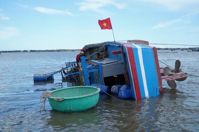 Vùng biển Gia Lai hoang tàn sau bão Kalmaegi - Ảnh 2.