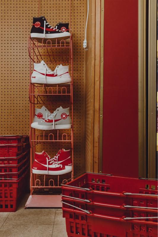 Coca-Cola × Converse: Khi hai huyền thoại pop culture viết tiếp chương mới sáng tạo - Ảnh 2.