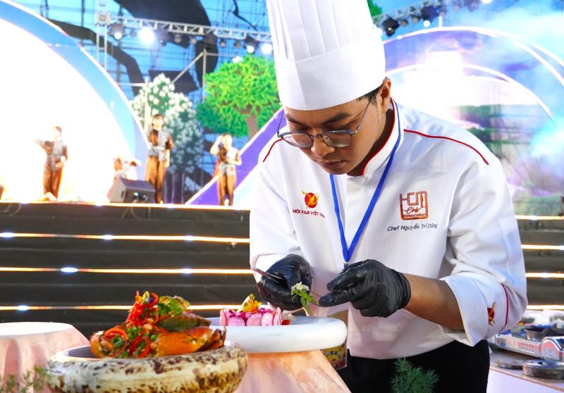 Hơn 100 món ăn từ cua Cà Mau kết hợp đặc sản nhiều vùng miền cả nước - Ảnh 2.
