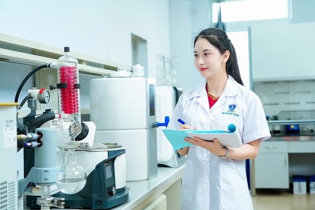 Chuyển đổi số giáo dục trong đại học: Đột phá khoa học công nghệ tại NTTU - Ảnh 3.