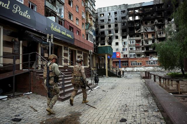 Nga tuyên bố bao vây Pokrovsk và Kupiansk, kêu gọi Ukraine đầu hàng - Ảnh 2.