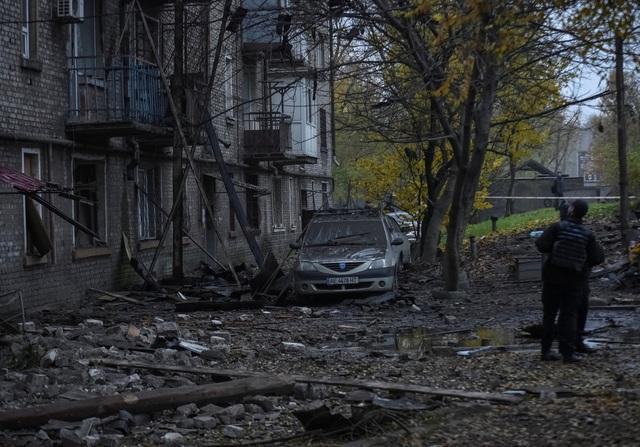 Chiến sự Ukraine ngày 1.352: Diễn biến phức tạp tại Pokrovsk, Angelina Jolie thăm tiền tuyến - Ảnh 2.