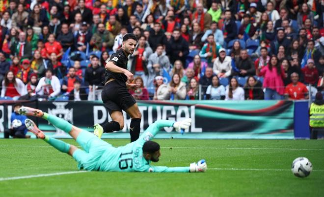 Vắng Ronaldo vì án phạt, Bồ Đào Nha vẫn thắng Armenia với tỷ số kinh ngạc 9-1: Có vé World Cup- Ảnh 2.