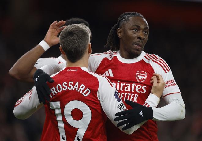 Arsenal áp đảo hoàn toàn, thắng đậm Tottenham: Liverpool bị ‘hít khói’ trong cuộc đua vô địch- Ảnh 1.