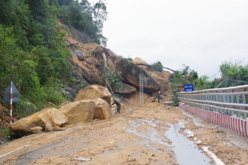 Số người chết do mưa lũ ở Khánh Hòa tăng lên 22 người    - Ảnh 2.