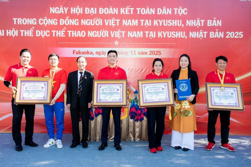 Xác lập kỷ lục 1.000 người Việt ở Nhật xếp hình lá cờ Tổ Quốc  - Ảnh 3.