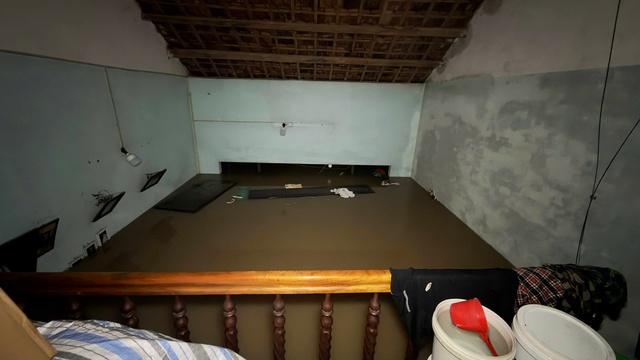 Gia đình ở Đắk Lắk cố thủ trên gác Hơn 24 tiếng giữa trận lũ lịch sử - Ảnh 2.