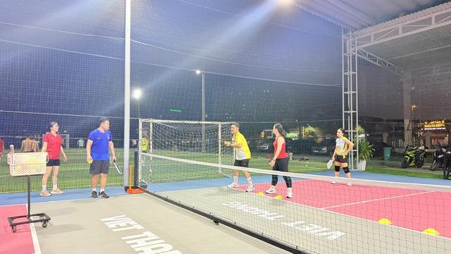 Muốn học pickleball miễn phí, nên đến đây và liên hệ người này…- Ảnh 4.