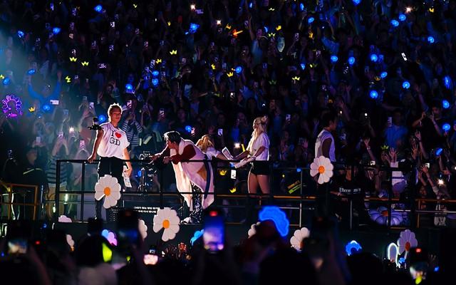 Điều gì khiến fan 'lụy' G-DRAGON 2025 WORLD TOUR [Übermensch] in Hanoi, presented by VPBank- Ảnh 4.