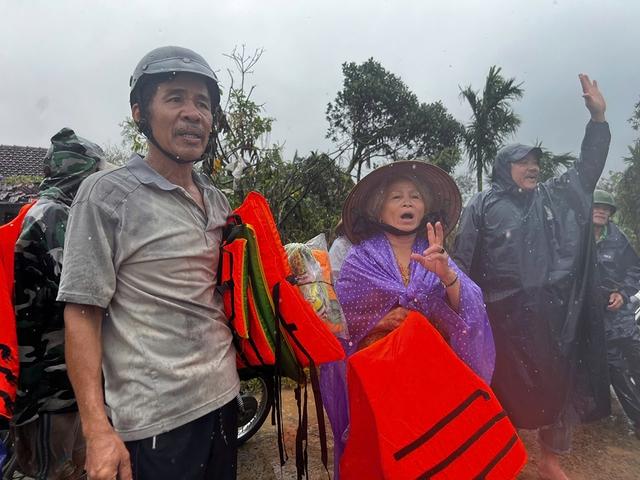 Những ngôi làng trơ trụi sau lũ - Ảnh 4.