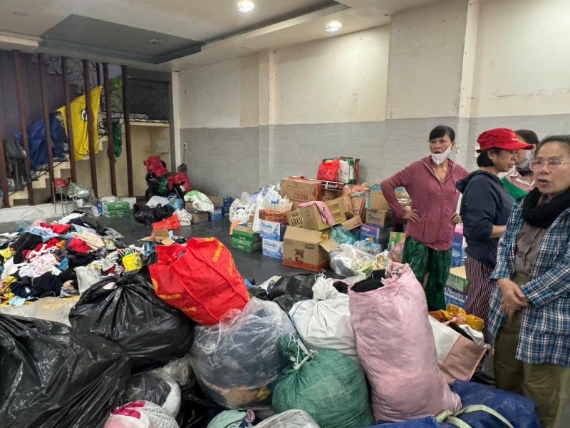 Ngập lụt Khánh Hòa, Đắk Lắk: Ấm áp nhà mới mua để người dưng tránh lũ- Ảnh 5.