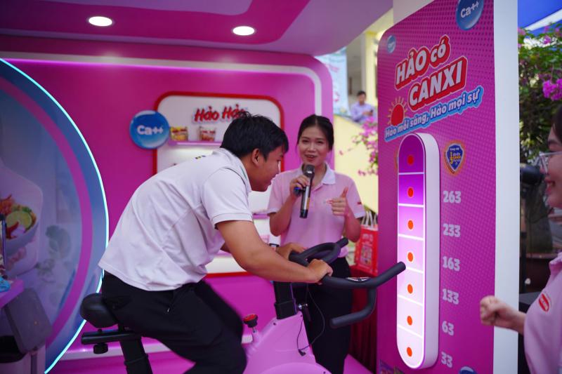 Sinh viên tìm hiểu sống xanh, chế độ dinh dưỡng, nhận hàng ngàn gói mì  - Ảnh 7.
