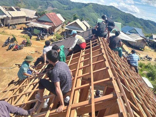 Hàng ngàn đoàn viên thanh niên Gia Lai giúp dân khắc phục hậu quả bão Kalmaegi - Ảnh 2.