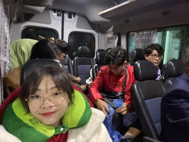 Nhà trai vượt 600 km, lội đường đất 2 km mang sính lễ hỏi cưới cô dâu  - Ảnh 3.