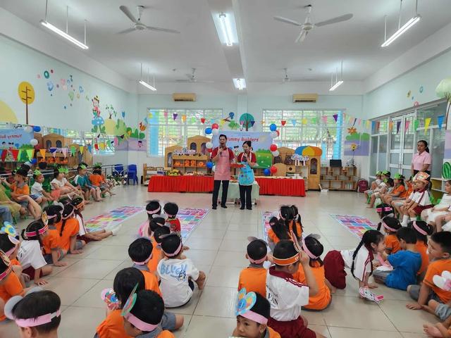 'Trẻ mẫu giáo làm quen tiếng Anh, nhưng phải giữ vững tiếng mẹ đẻ' - Ảnh 2.