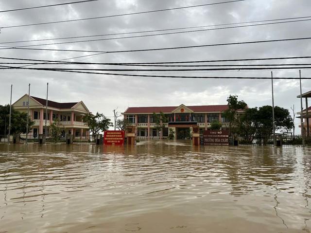 Nước lũ sông Bồ dâng cao tại Huế , học sinh nghỉ học khẩn cấp - Ảnh 2.