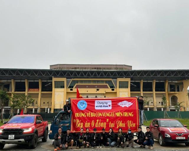 100.000 đồng của người phụ nữ buôn ve chai Huế: 'Gửi giúp bà con lụt trong nớ'- Ảnh 1.
