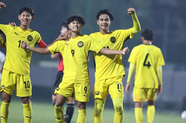U.17 Malaysia thắng kịch tính Hồng Kông, vẫn xếp trên Việt Nam ở vòng loại châu Á- Ảnh 1.